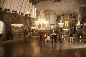 Excursão para grupos pequenos em Cracóvia e Wieliczka saindo de Varsóvia com almoço