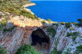 Odysseus-grotjachtexcursie vanuit Korcula