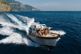 Excursão de barco em Capri saindo de barco clássico de Sorrento