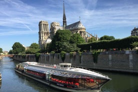 Paris: 4-Course Dinner Cruise on Seine River with Live Music