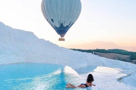 Vuelo en globo aerostático al amanecer en Pamukkale con certificado de vuelo