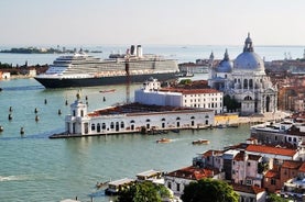 Transfert privé au départ de Venise en bateau-taxi : du centre de Venise jusqu'au port de croisière