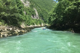 Aventura de Rafting no Rio Vrbas com Café da Manhã