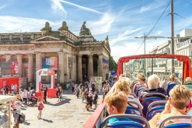 Edinburgh: Konunglegar Aðdráttarafl með Hop-On Hop-Off Rútuferðum