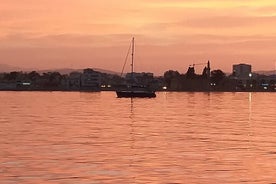 Crociera privata in barca a vela al tramonto a Larnaca