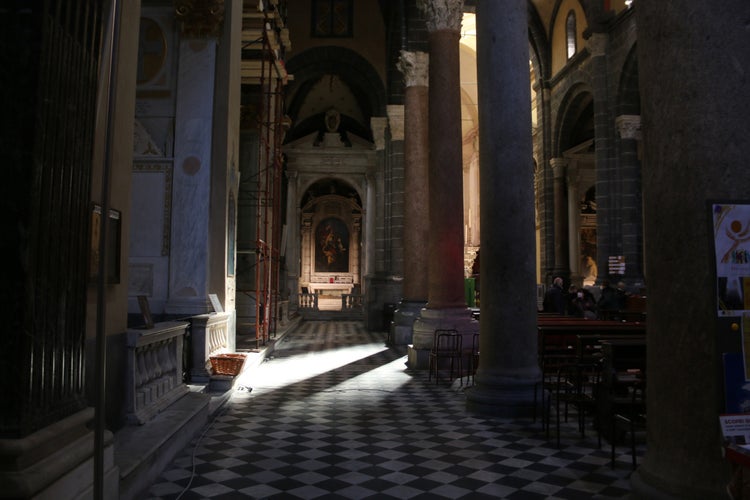 4372-_Santa_Maria_di_Castello_(Genoa)_-_Left_nave_-_Photo_by_Giovanni_Dall-Orto,_February_28_2022.jpg