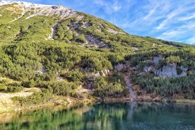 Facendo un'escursione a Pirin - il parco naturale del patrimonio mondiale dell'Unesco con una visita di Bansko