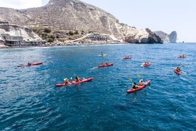 Santorini: Havskajakpaddling med lätt lunch