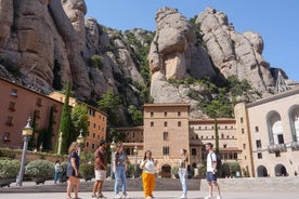 Montserrat mit Zahnradbahn und Schwarze Madonna mit bevorzugtem Zugang