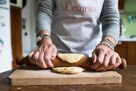 Lezione privata di pasta e tiramisù a casa di Cesarina con degustazione ad Assisi