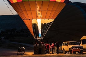 1 hora de voo de balão de ar quente sobre as mágicas chaminés da Capadócia