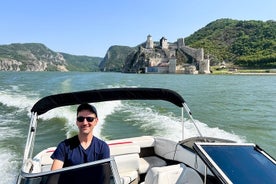 从贝尔格莱德出发：Golubac 堡垒和 1 小时铁门快艇之旅