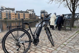 Excursão de bicicleta para grupos pequenos pela cidade de Edimburgo - escolha entre bicicleta elétrica ou manual