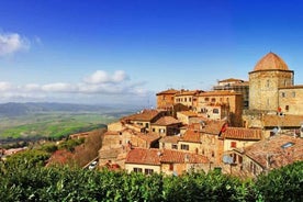 Volterra och San Gimignano med Bocelli's Theatre från Viareggio Private Tour