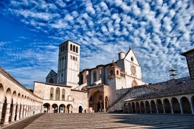 Stadt Assisi mit Gourmet-Mittagessen und Wein-Landausflug vom Hafen von Civitavecchia