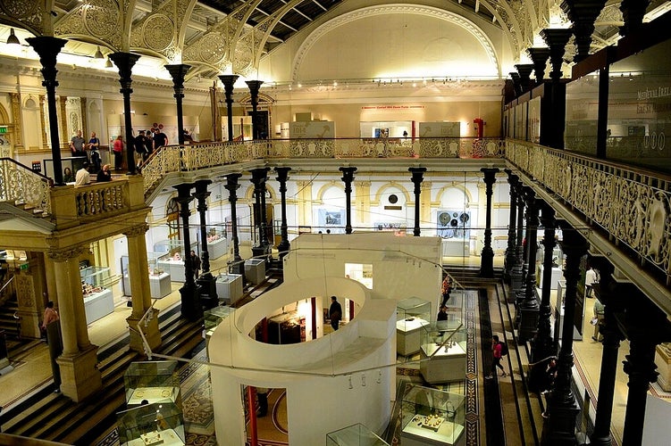 Interior_of_the_National_Museum_of_Ireland-Archaeology,_Dublin,_Ireland.jpg