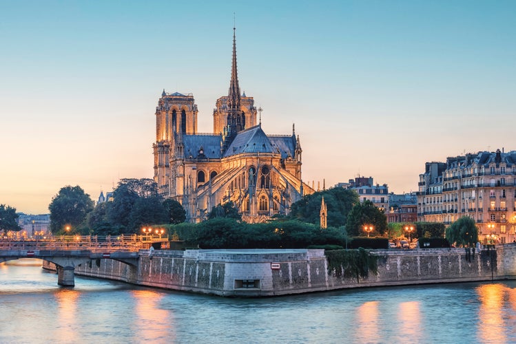 Cathedral Notre-Dame in Paris at sunset.jpg