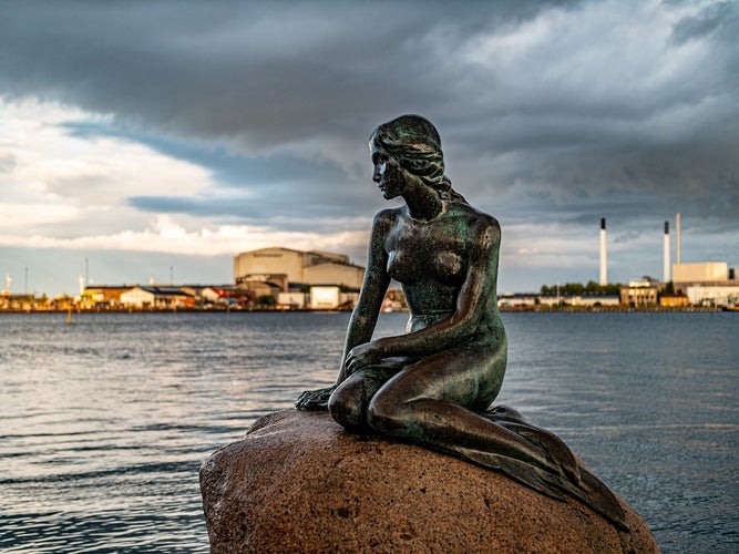 Visiting the little mermaid is one of the best things to in Copenhagen.jpg