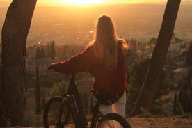 Granada: Alhambra och Sierra Nevada solnedgångsvyer med elcykel