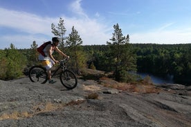 Mountainbike Smågrupp i Stockholm Skogar för nybörjare