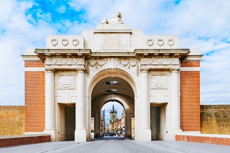 Menin Gate in Ypres.jpg