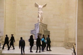 Paris en une journée : sommet de la tour Eiffel, le Louvre, Notre-Dame, croisière sur la Seine