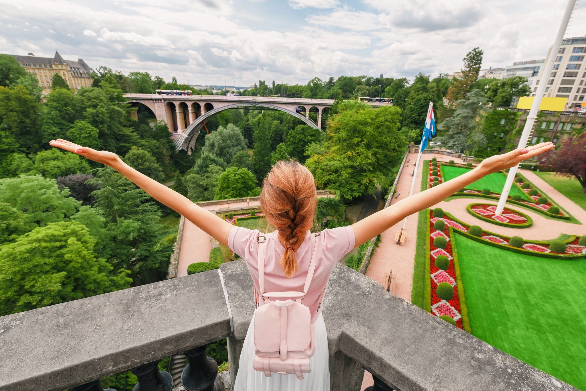 On the Chemin de la Corniche through Luxembourg City.jpg