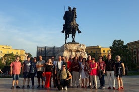 Tour guidato a piedi di 4 ore con guida certificata Tirana