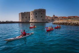 Excursão de caiaque e mergulho com snorkel no mar de Dubrovnik