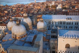 Recorrido a pie por Venecia más recorrido del Palacio de los Dogos y la Basílica de San Marcos en modalidad Evite las colas