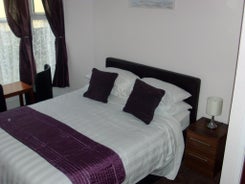 Farnham Hotel - Lockinbar Holiday Apartments