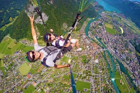 Zurich: Day trip to Interlaken incl. tandem paragliding