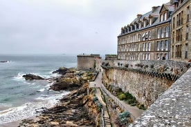 Private 2-hour Walking Tour of Saint Malo with private official tour guide