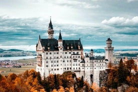 Neuschwanstein Castle Tour med Spring køen over fra Hohenschwangau