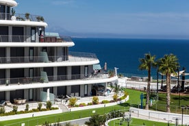 Luxurious apartment next to the sea