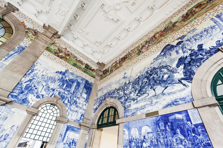 Sao Bento Railway Station Azulejos.jpg