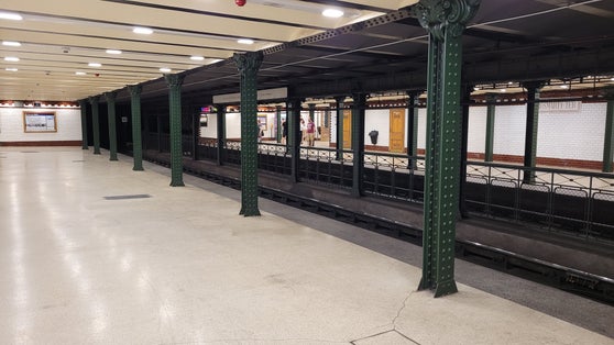 photo of Vörösmarty tér .
