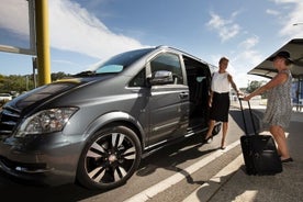 Privétransfer van Athene naar de stad en de luchthaven vanuit Korinthe of Loutraki