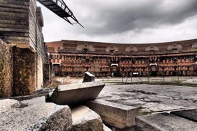 Recorrido por el antiguo campo de concentración nazi y la sala de audiencias 600