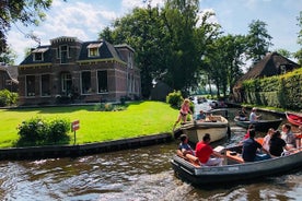 Privat rundtur till Zaanse Schans + Giethoorn med hyrbåt