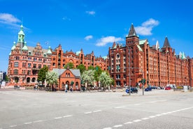 Beautiful view of Hamburg city center with town hall and Alster river, Germany.