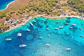 Excursão privada à caverna azul e verde da cidade de Hvar