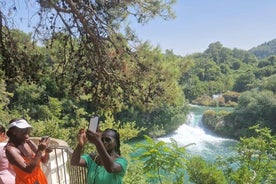 Escursione privata alle cascate di Krka con vino e prosciutto