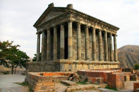 Excursão privada: Templo Garni, Mosteiro Geghard, Lago Sevan, Dilijan