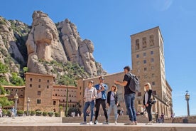 Excursión guiada de un día a Montserrat, Girona y la Costa Brava desde Barcelona