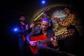 Madrid: Miðar á La Cueva de Lola Flamenco Sýningu með Drykk