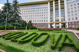 Excursión de un día a la República de Moldavia: visite Chisinau y la bodega Cricova