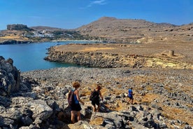 Wandern in kleinen Gruppen in Lindos