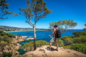 Aventura diurna na Costa Brava: caminhada, mergulho com snorkel, salto de penhasco e refeição