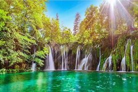 Zadar: Plitvice-vatnagarðurinn með bátsferð og skoðunarferð í gamla bænum í Zadar